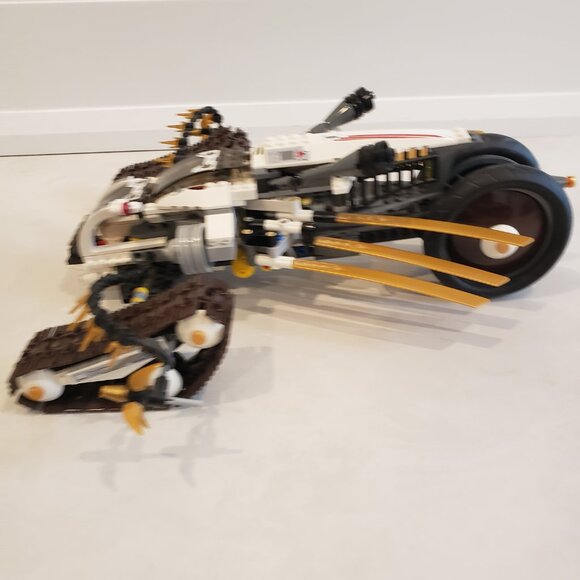 LEGO Ninjago Ultra Sonic Raider Set 9449 - Picture 6 of 12